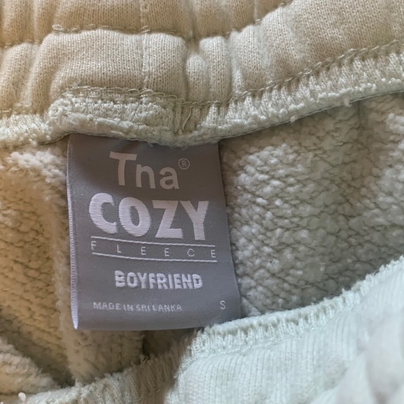 TNA cozy boyfriend sweatshorts - Picture 2 of 3